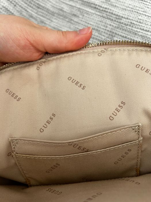 Розова дамска чанта Guess
