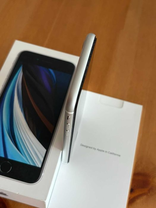 Iphone SE 2020 - Бял - 64GB -Перфектно състояние - Неразличим от Нов