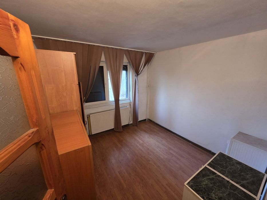 Apartament parter  3 camere craiovita 55mp