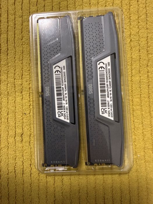 Corsair Vengeance 32GB DDR5 RAM cu 2 module (2x16GB) și Viteză 6000 pentru Desktop
