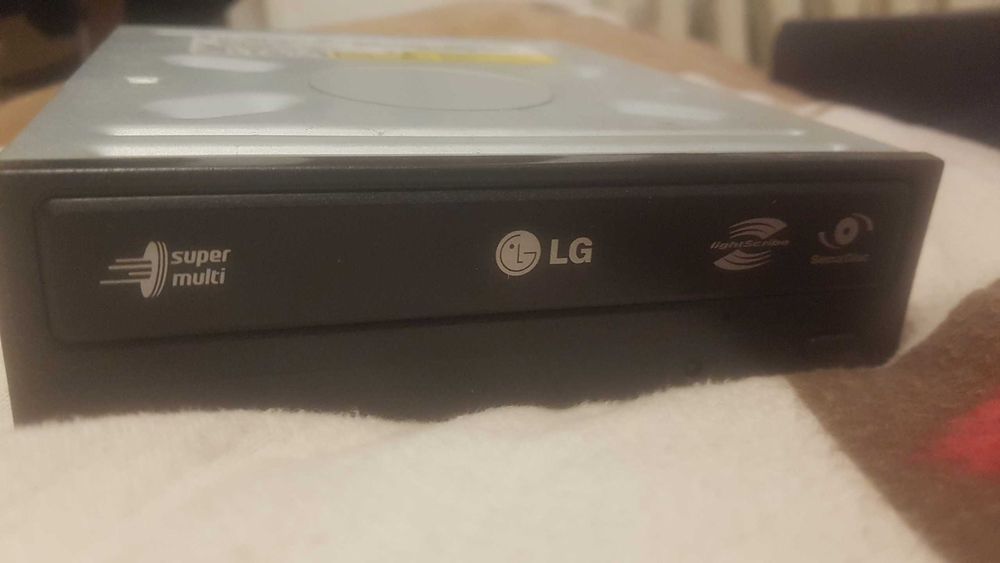 Super Multi DVD Rewriter Model: GSA-H55L