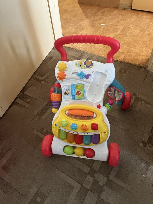 Бебешка проходилка / Уолкър