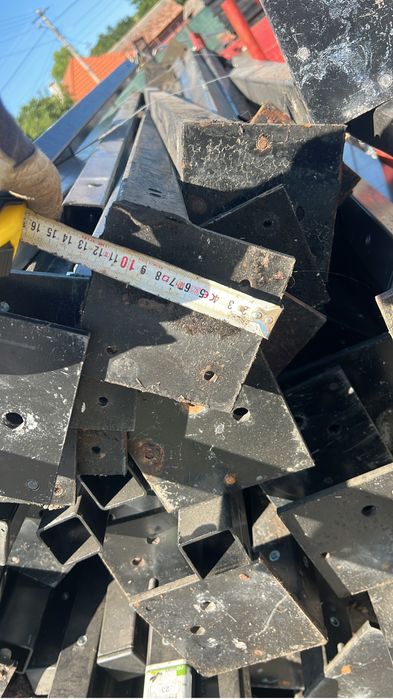 Stalpi metalici cu talpi pt gard 2.2 m