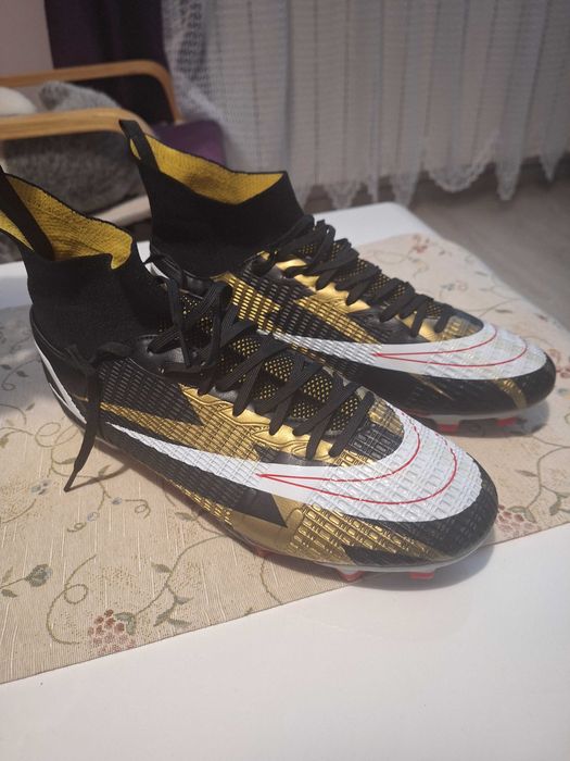 Мъжки бутонки номер 44