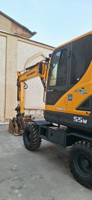 Ekskavator Hyundai 55 sotiladi.