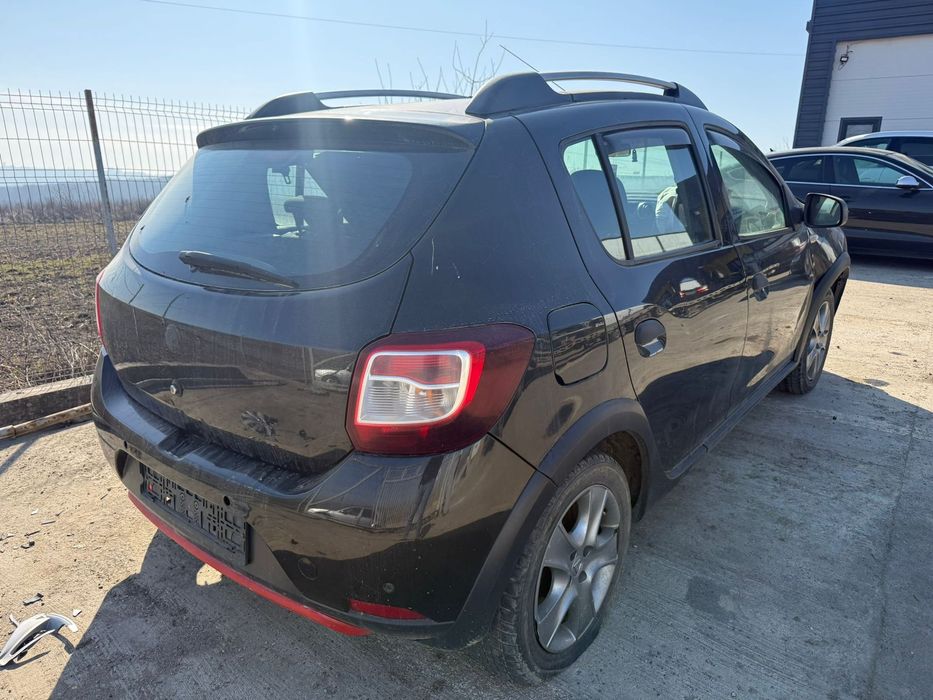 Dezmembrez / Dezmembrari / Piese / Accesorii Dacia sandero 2 stepway negru 2014 0.9 H4B400 stanga