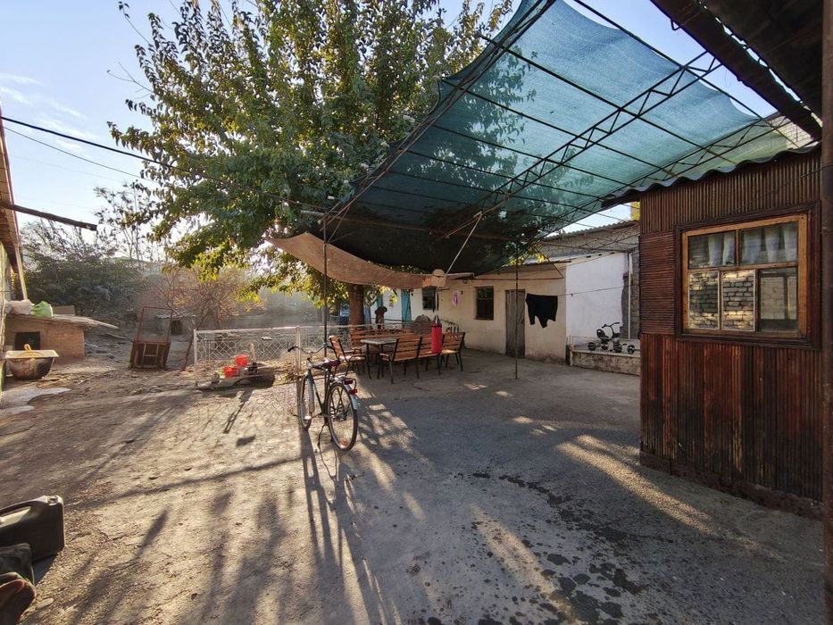 Ховли уй сотилади сариосиё центирида