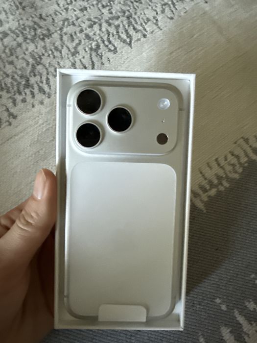 Продам iphone 17 prob