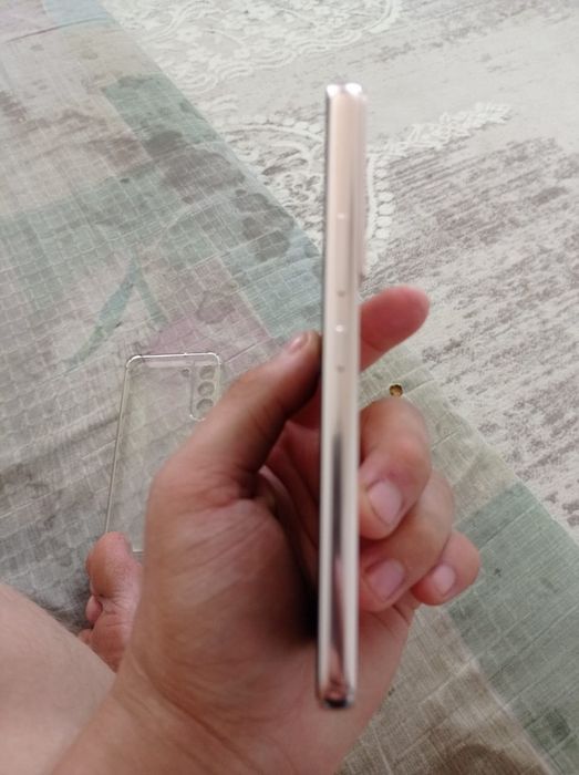 Samsung S22 flagman