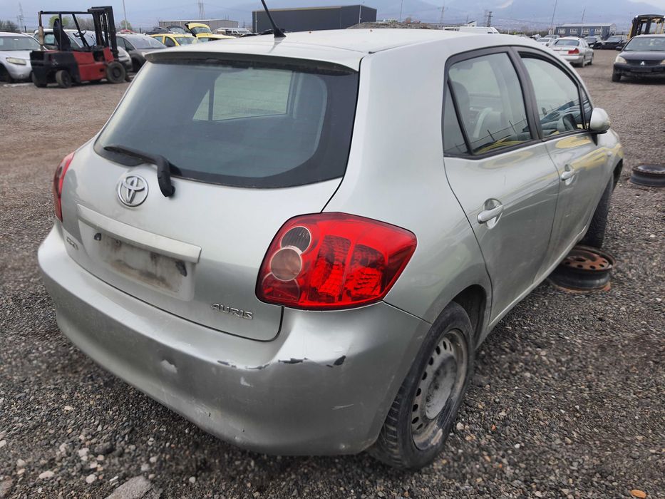 На части! Toyota Auris 2.0 D4D