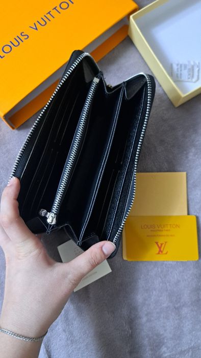 Продам кошелек новый 8000