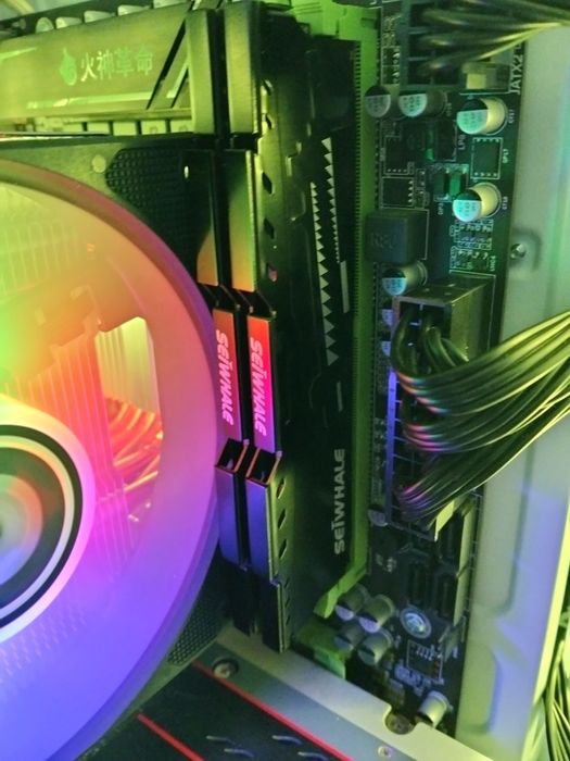 Gaming Montaj Kamp Rx 2304 Saphire Manitor 32 165Hz 2x8 Ram 2667Mhz