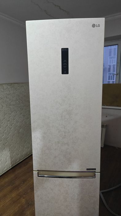 LG холодильник продам