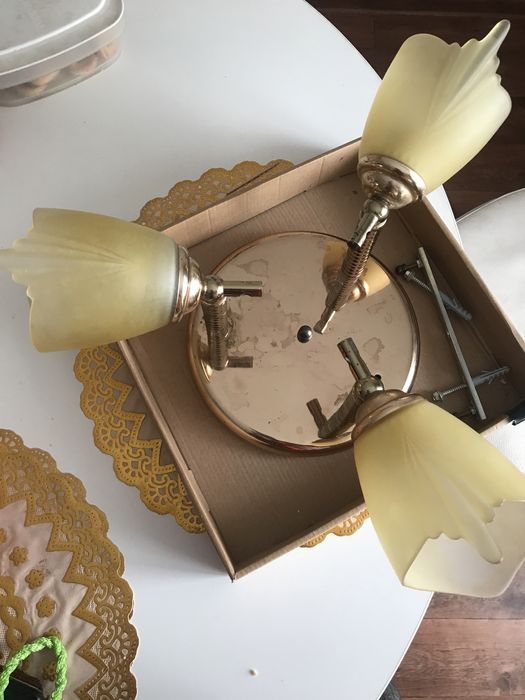 Люстра на три лампочки