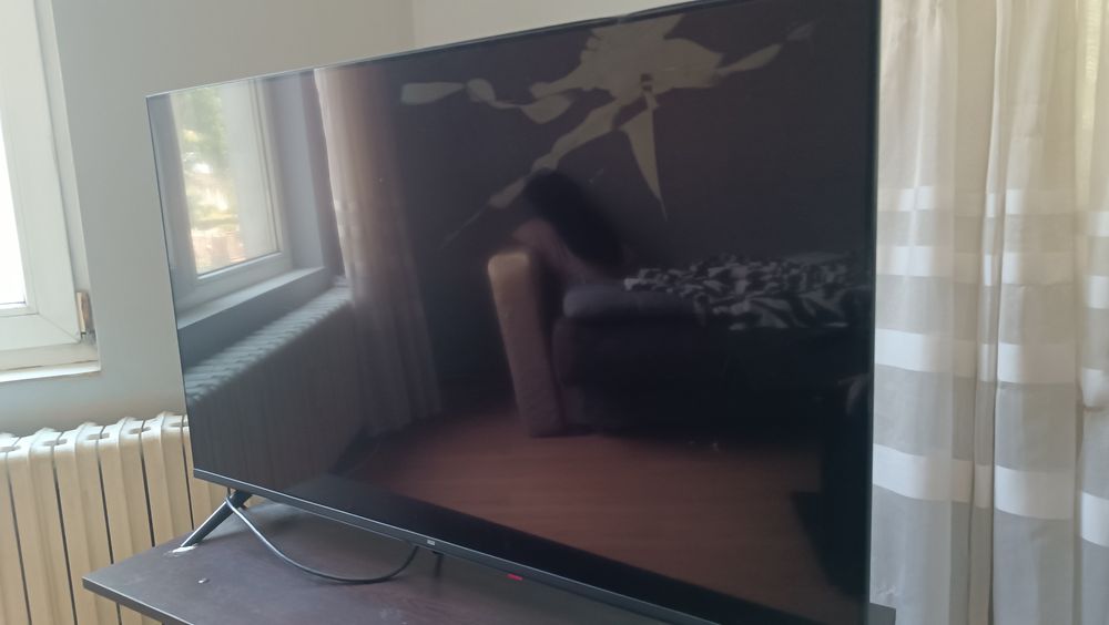 Телевизор NEI 43NE6901 4K Ultra HD Android TV – пукнат екран (за части