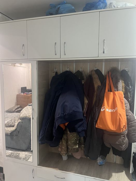 Продаю прихожую.