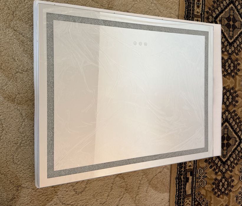 Oglindă LED 70x55cm, iluminare integrată, buton touch, design modern