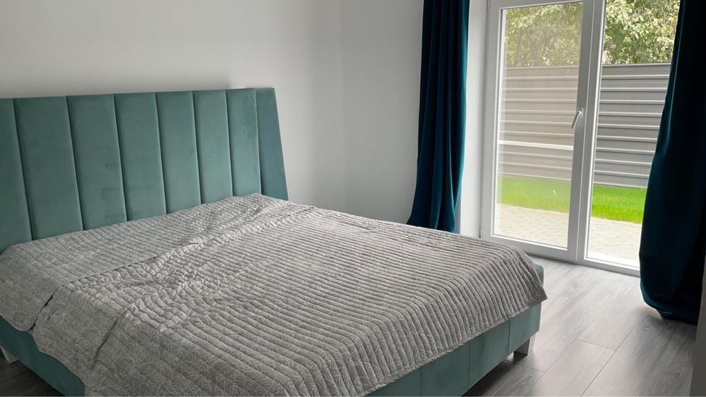 Apartament cu 3 camere decomandate, luminos, cu curte, centrala proprie si aer conditionat, la 15 min de UVVG