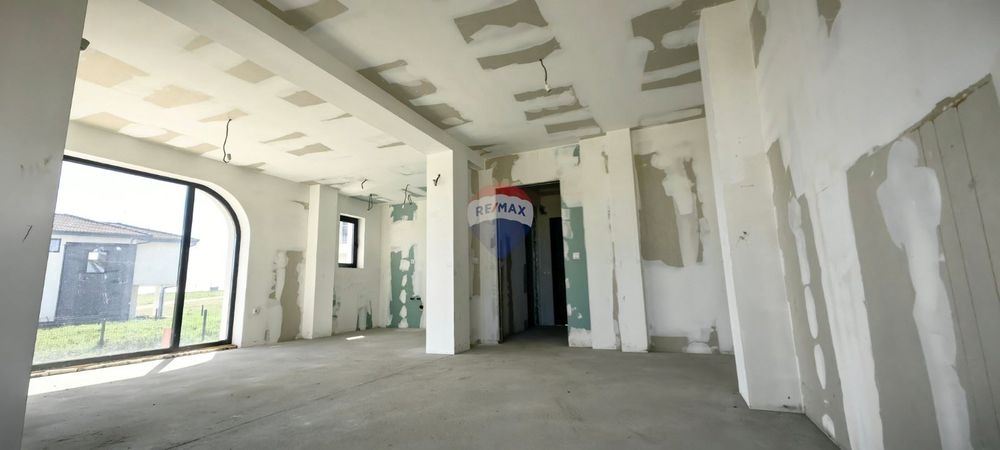 Фамилна двуетажна къща за продажба, с.Кичево, обл.Варна, ЙГ