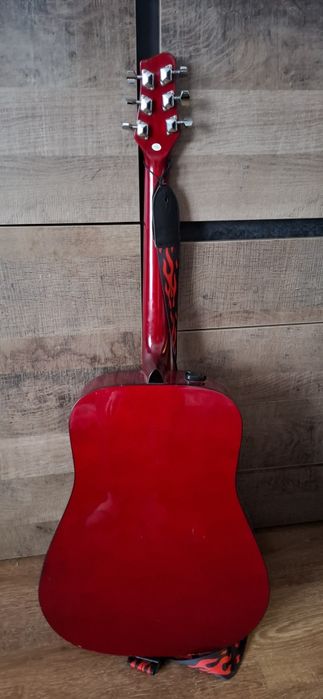 Vând chitara acustica Stagg