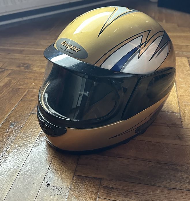 Каска за пистов мотор