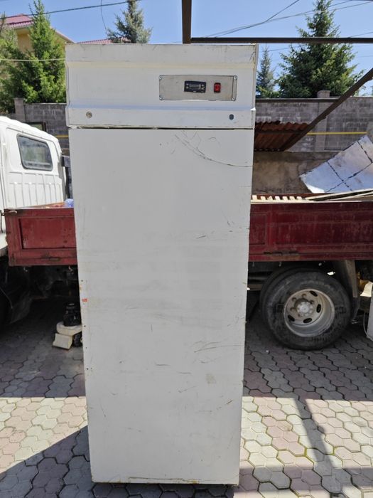 Холодильник большой