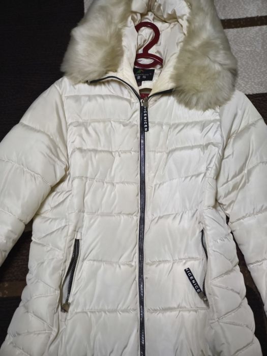 Продам куртку женскую