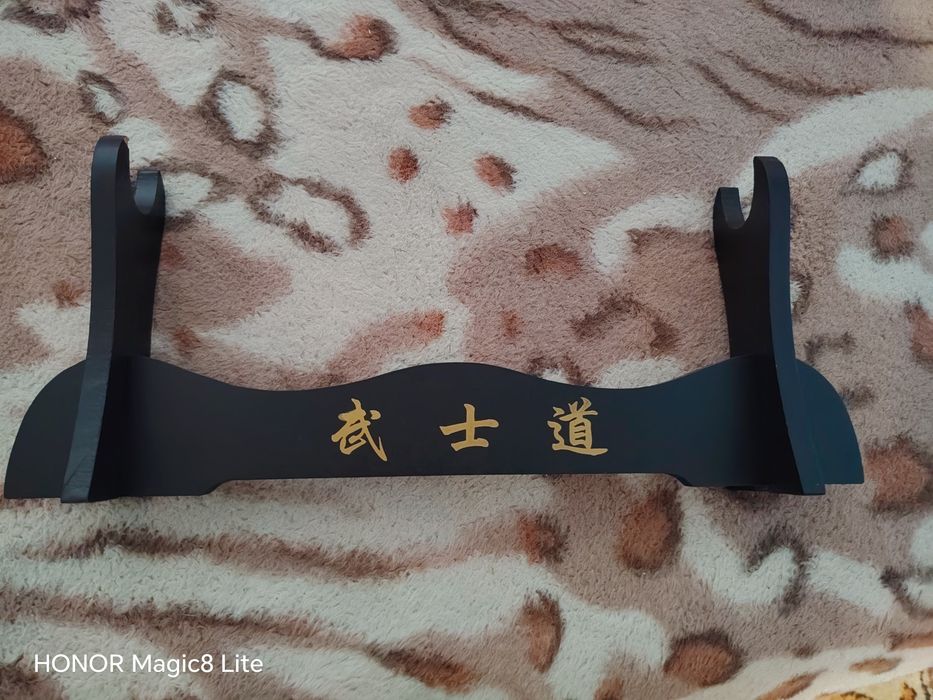 Vând katana decorativa plus suport