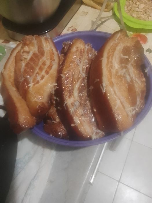 Продам домашнюю продукцию,сало соленое с прослойкой, копчёное, ливер,к