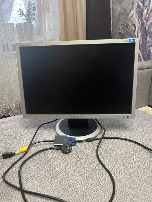 Монитор 19" (48.3 см) Samsung 940NW