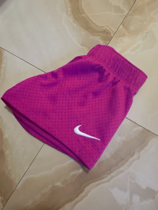 Pantaloni Nike mărimea 98-104 cm stare foarte bună