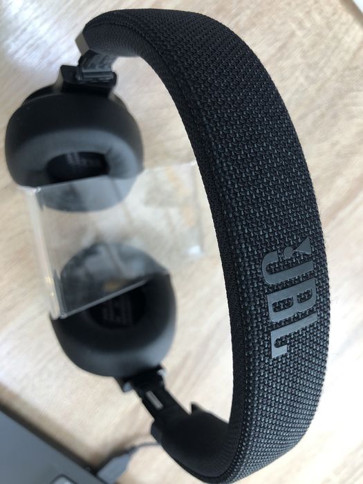 наушники JBL  live 660NC а 4