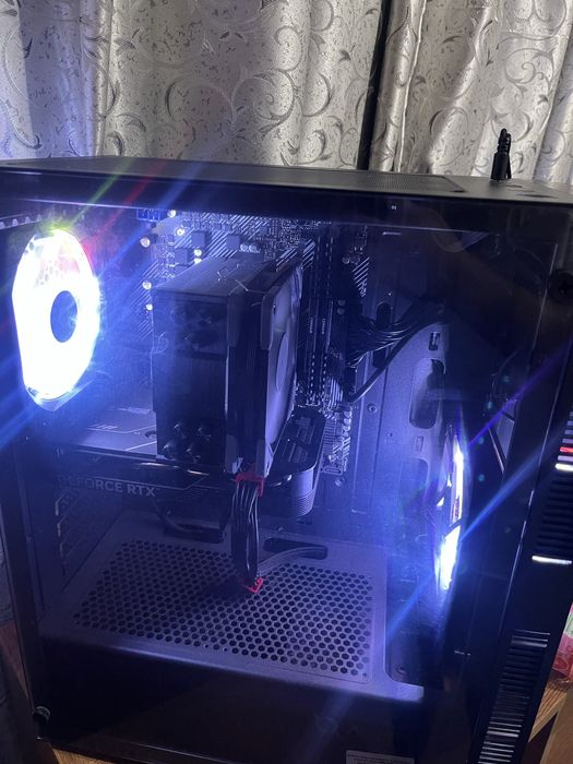 Pc gaming 5600x,folosit 2 luni