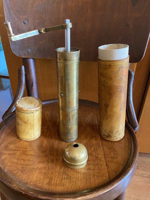 Rasnita vechie cutie originala