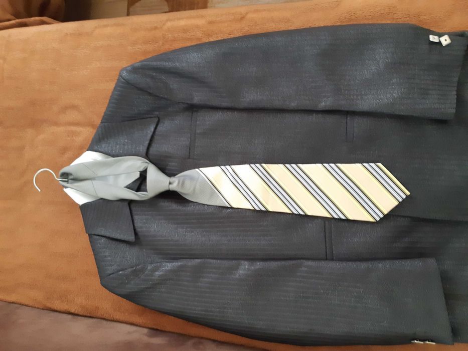 Костюм мъжки официален