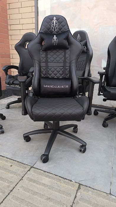 Игровое кресло компьютерное кресло:- Эргоном.форма и спортивный дизайн