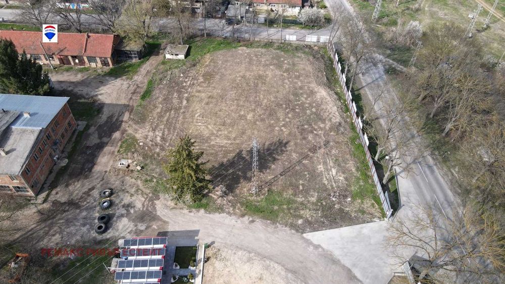 Дава се под наем Парцел в Русе, Средна кула - 2000 кв.м за 870 € - Снимка #2