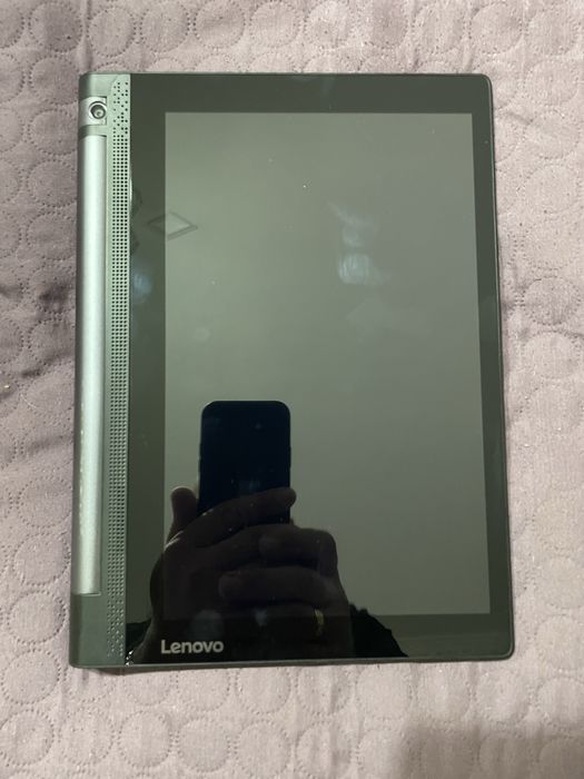 Продавам таблет LENOVO YOGA 10’