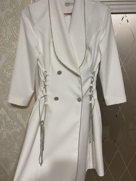 Продаю платье и куртку новые