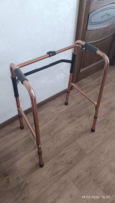 Продам  ходунки в хорошем состоянии