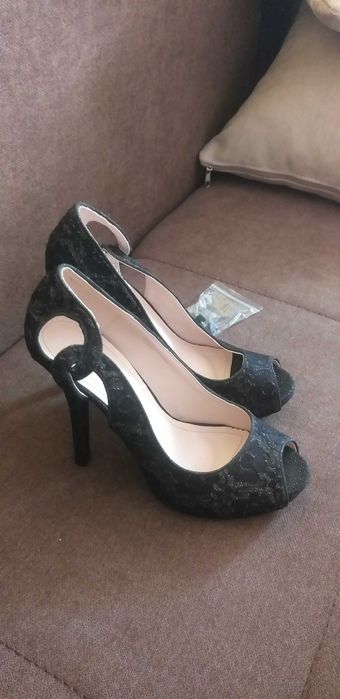 Дамски обувки с висок ток