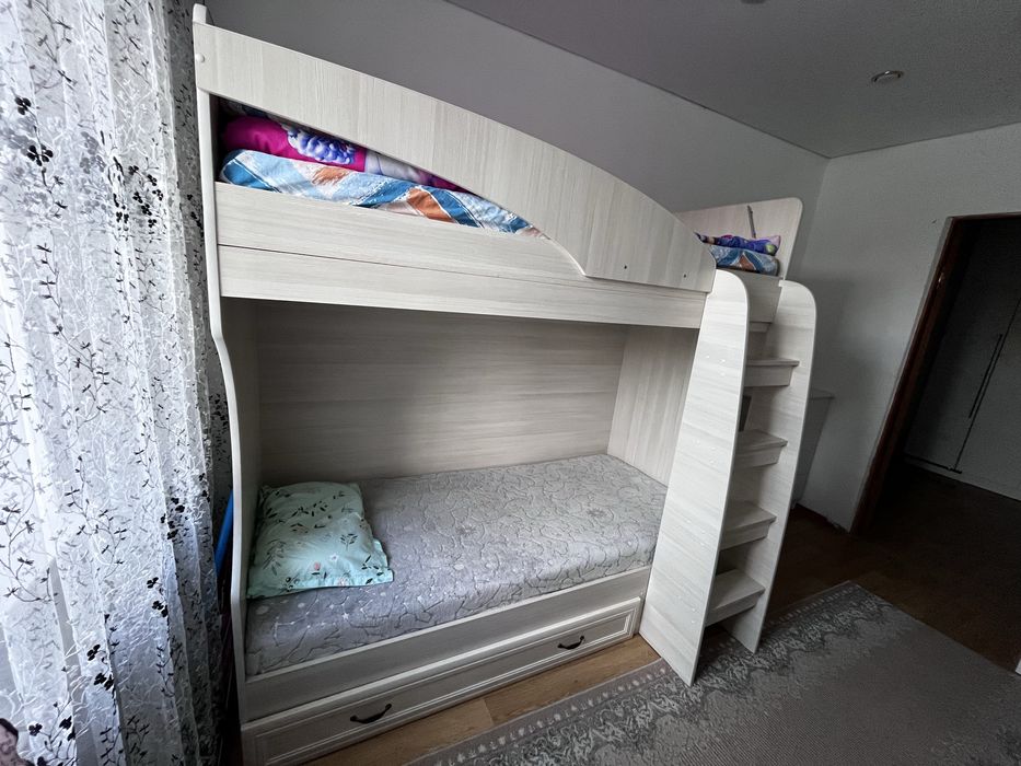 Продам кровать двухъярусная