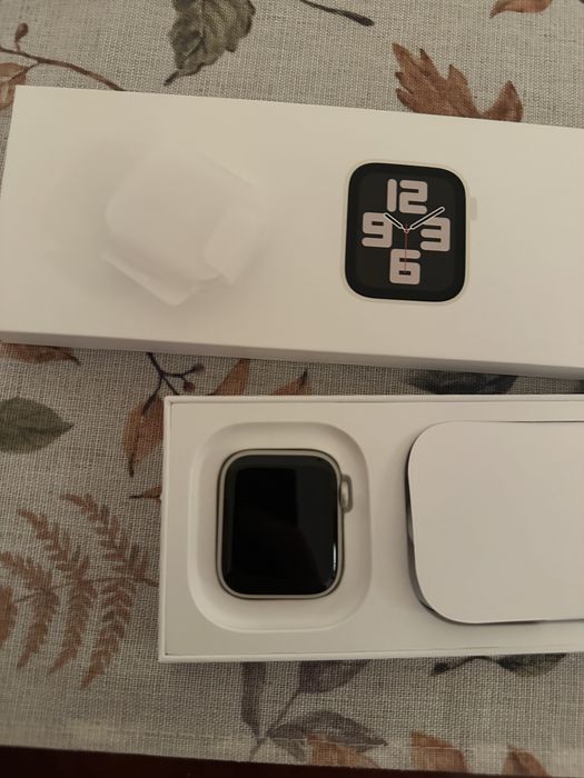 Apple Watch SE gen 2, 40 mm, culoare Starlight (aluminiu)