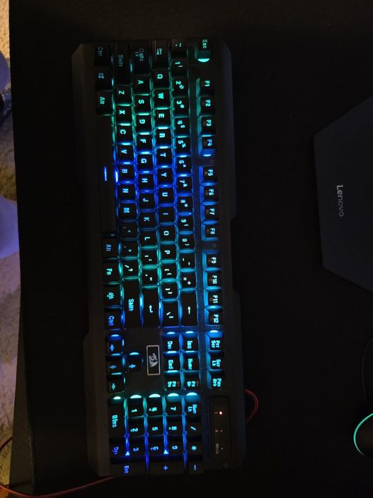 Vând tastatură redragon