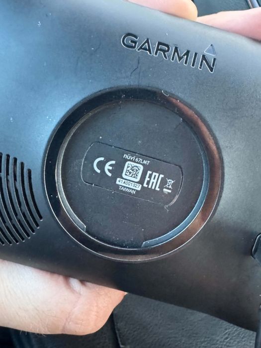 Навигация Garmin за кола със стойка и зарядно