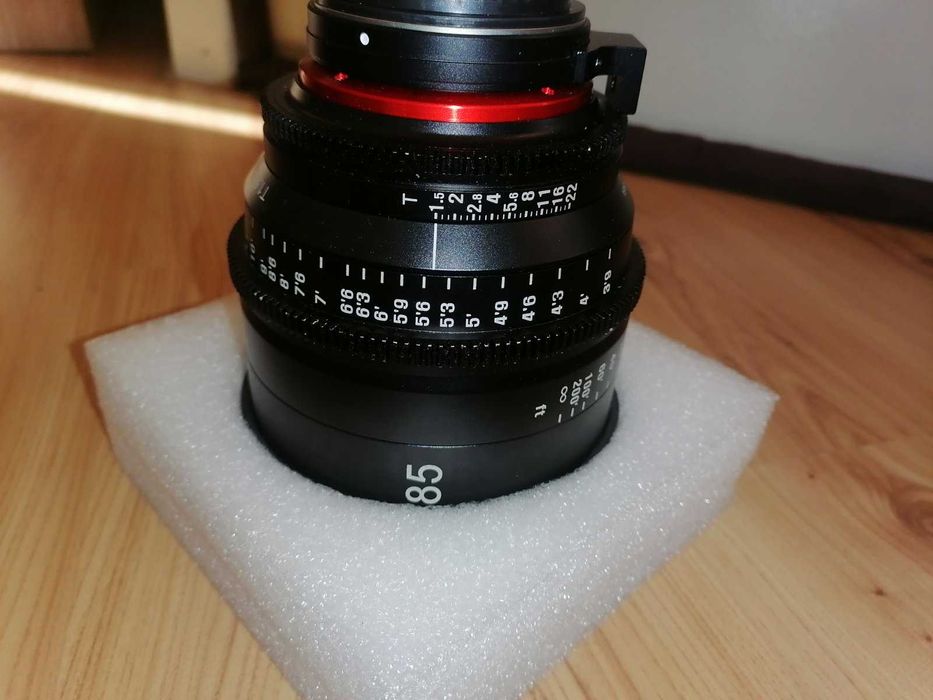 Продавам обектив XEEN 85mm T1.5