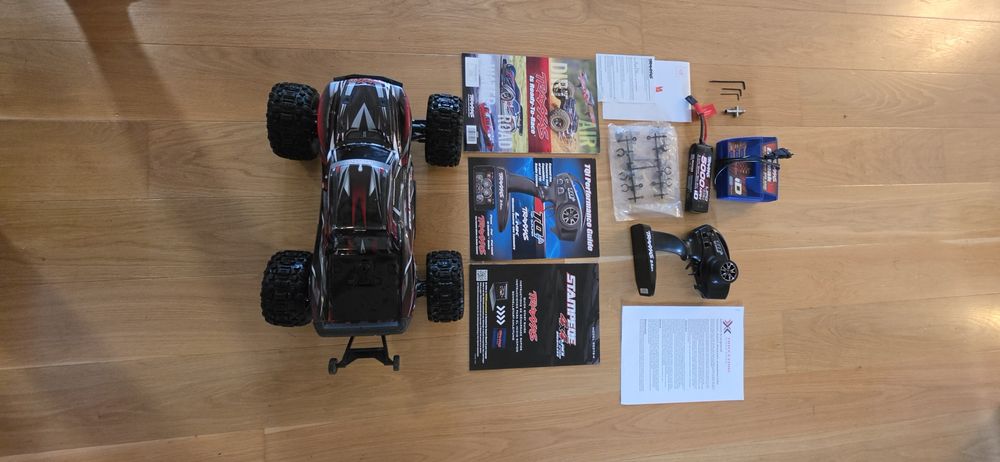 Mașinuță de jucărie Stampede 4x4 VXL Brushless+ telecomanda si Toate piesele originale

Stare foarte bună.

Cumpărată acum două luni.