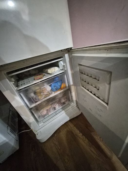 Холодильник indesit