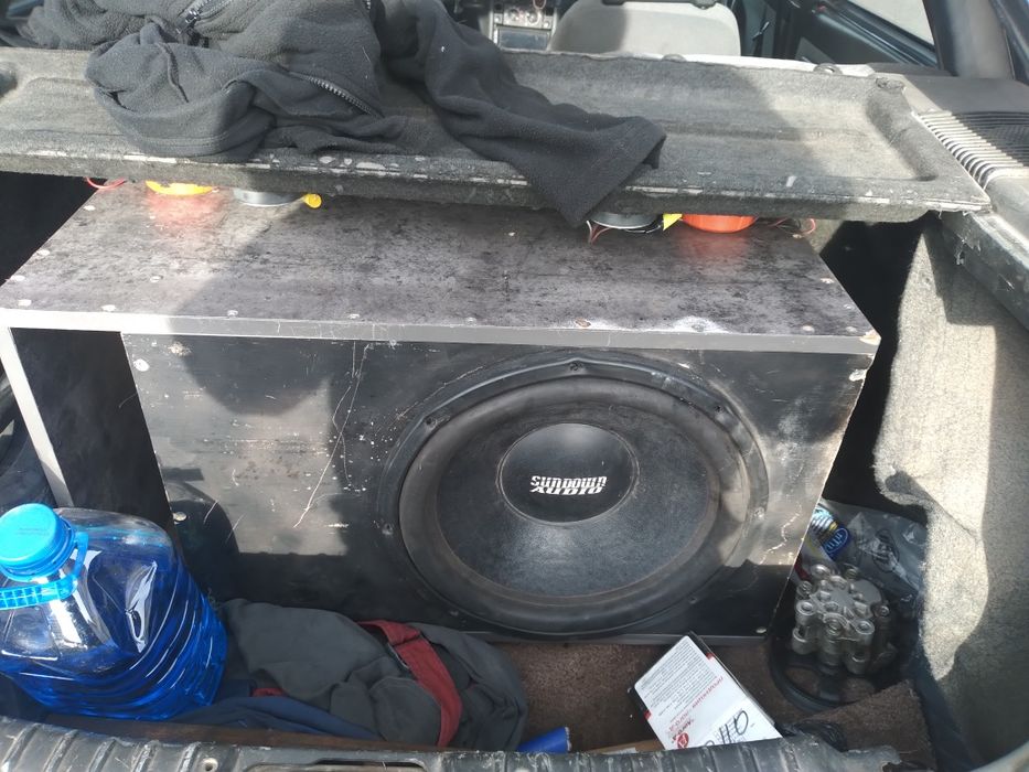 Продам садбуфер очень мощный.