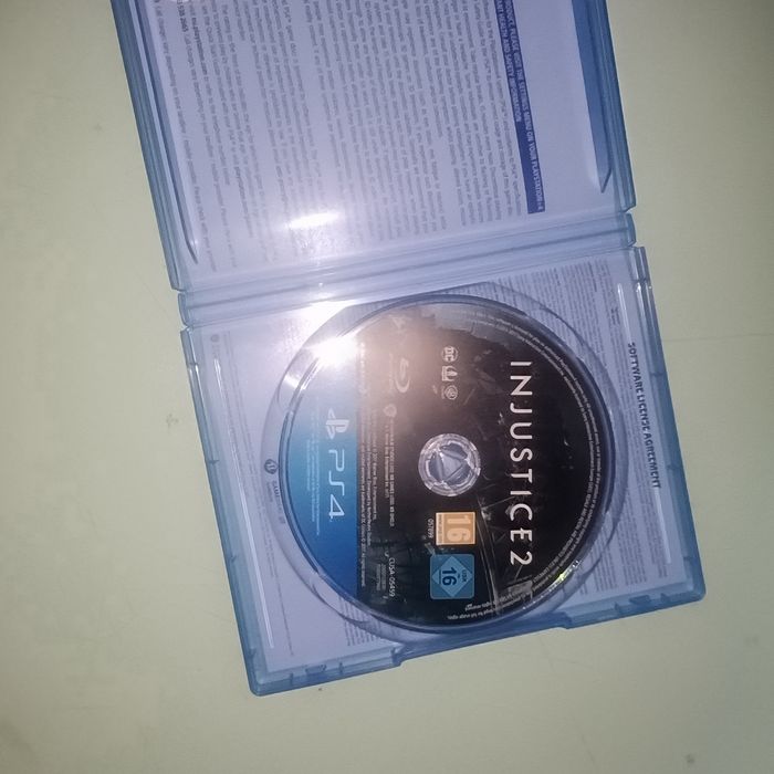 Обменяю игру на пс 4 Injustice 2